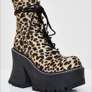 BRAND NEW IN BOX Leopard Print Lace-Up Platform Boots